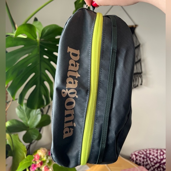 Patagonia Handbags - Patagonia 6L Black Hole Cube